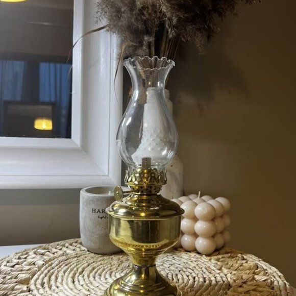 Brass Oil Lamp with Fire Control Knob Elegant Indoor/Outdoor Kerosene Lantern - Picture 3 of 3